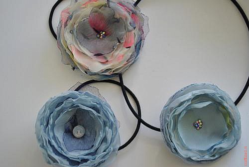 Цветы из ткани с резинкой
