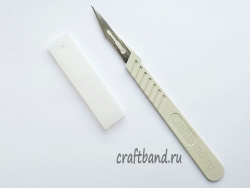Нож (скальпель) с защитным колпачком